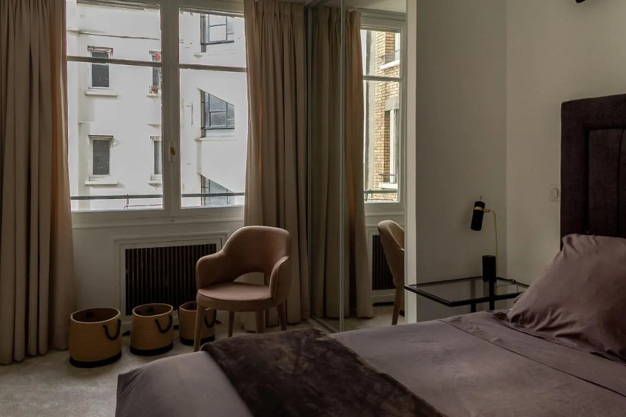 Beautiful Flat View Of The Seine And Eiffel Tower Apartment Paris